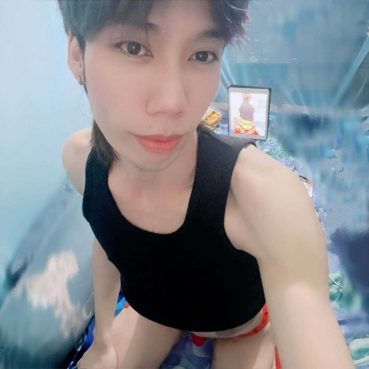 Leebtm97's tweet photo. Gần 30 còn pose kiểu teen https://t.co/oNtyPUx69F