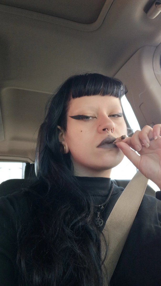 spookypaodelo's tweet photo. Dedicated to the whole no eyebrows thing ig 🕷️ https://t.co/GHS0jJuDmO
