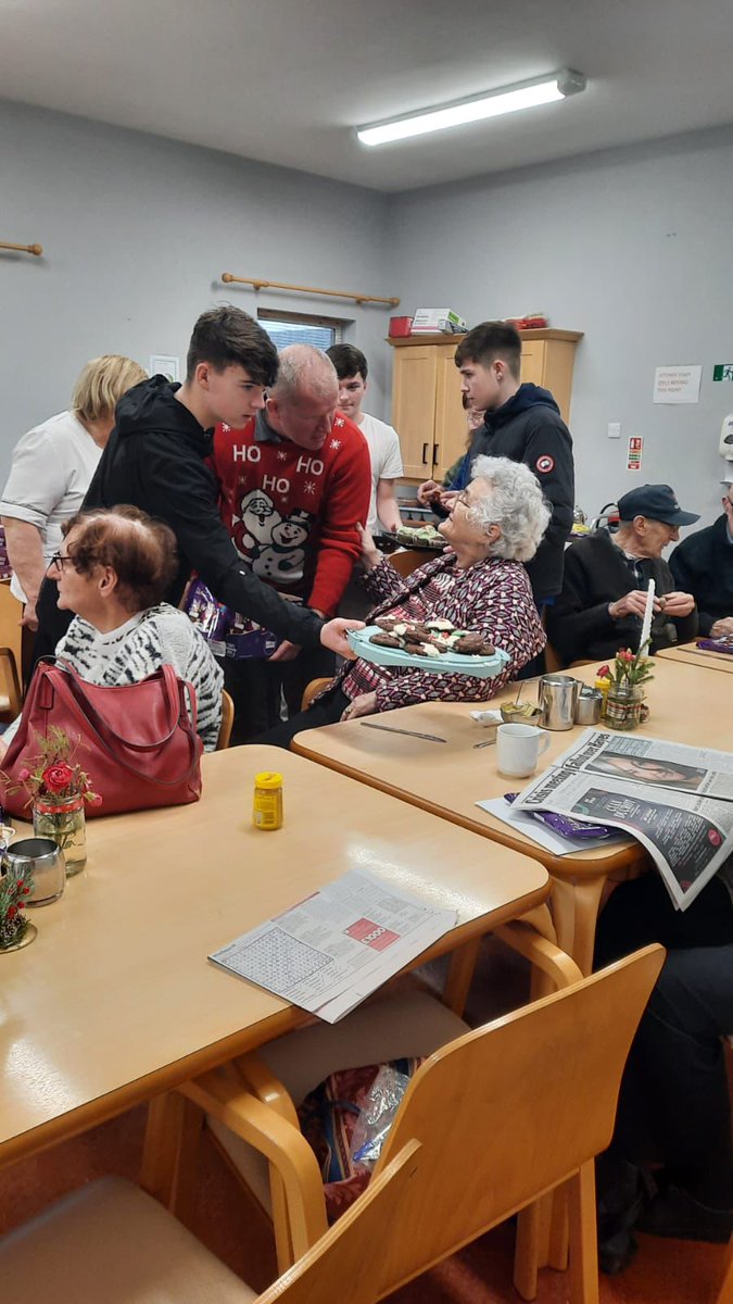 NewportCollege's tweet photo. Our students paid a special Christmas visit to Newport Day Care Centre yesterday. We enjoyed singing Christmas carols, handing out homemade treats, and catching up with the lovely people in our community, including past pupils. https://t.co/e618dyq1my