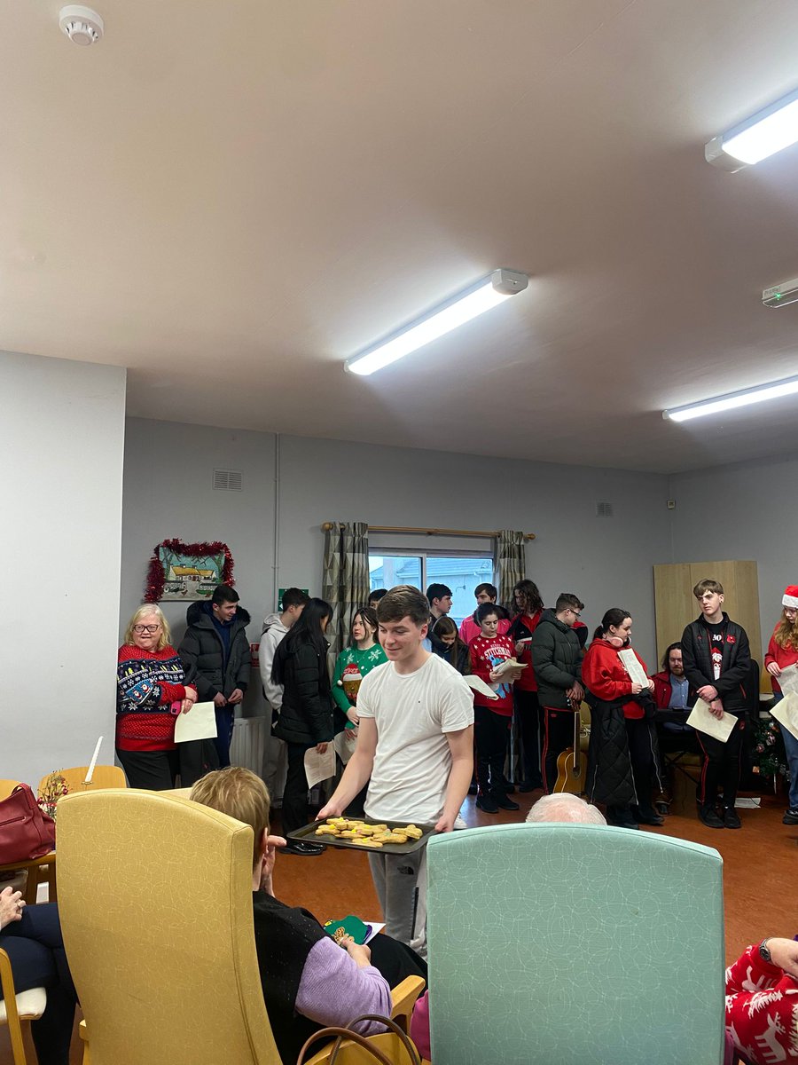NewportCollege's tweet photo. Our students paid a special Christmas visit to Newport Day Care Centre yesterday. We enjoyed singing Christmas carols, handing out homemade treats, and catching up with the lovely people in our community, including past pupils. https://t.co/e618dyq1my
