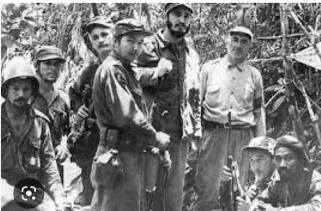🇨🇺🇨🇺El 18 de diciembre de 1956, se produce el encuentro de  Fidel y  Raúl en Cinco Palma. Con visión de futuro expreso " ahora si ganamos la guerra". Concluyendo así con la derrota total de la dictadurs.🇨🇺🇨🇺🇨🇺
#CubaViveEnSuHistoria 
#CubaNolvida.