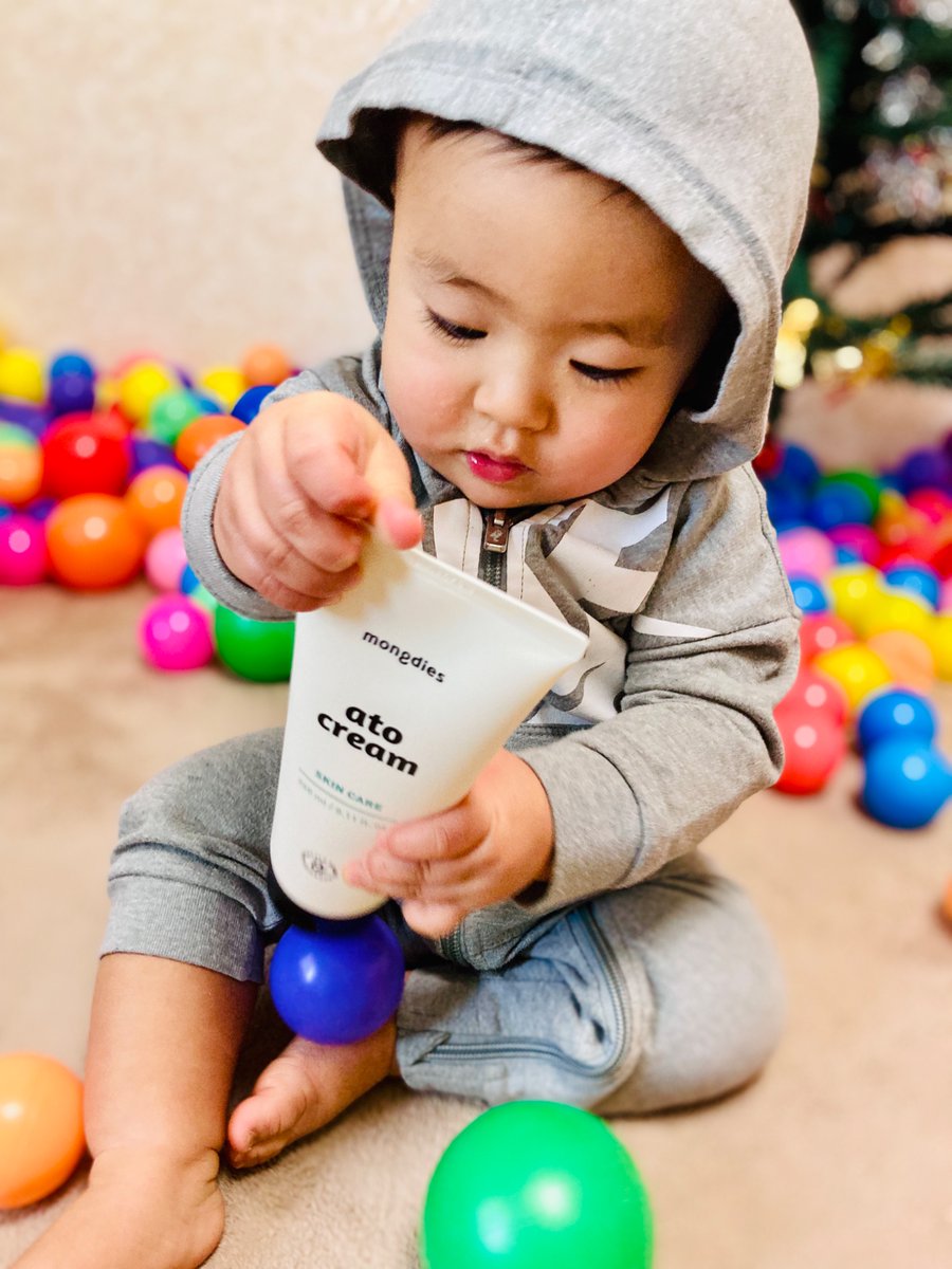 puhsa1's tweet photo. 早いもので👶もうすぐ1歳。

乾燥しがちな⛄️の時期は、赤ちゃんから大人まで使える #モンディエスアトクリーム  を！
#100時間保湿 🧴でうるうるに🫧

#モンディエス #ベビースキンケア#モンディエス100時間保湿  #韓国ベビーケア #mongdies #mongdies #PR https://t.co/VFmIw2yewy