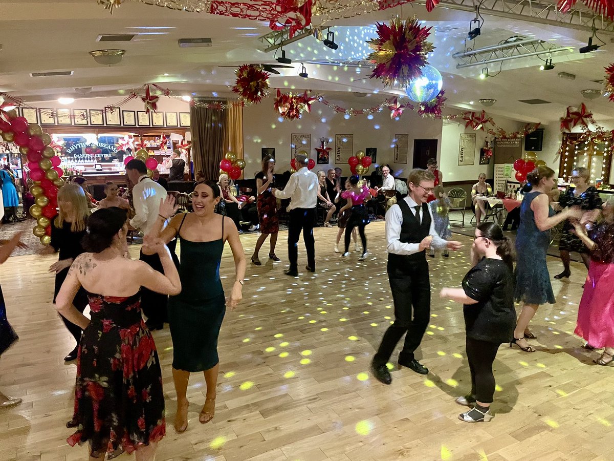 RhythmandDreams's tweet image. We had such a fantastic night last Friday; look at all these smiling faces!😃
#ChristmasCabaret #FridayFun #AlwaysHavingFun #Dance #DanceSchoolHull #RhythmAndDreams