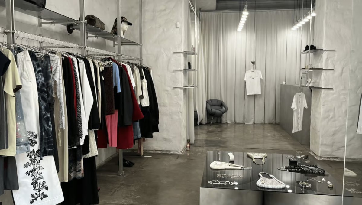 localmx_'s tweet image. #ModaLocal Esta tienda en la colonia Juárez es una de las propuestas más llamativas de la zona, en donde puedes encontrar propuestas nuevas, de archivo y popu ps interesantes. lc.cx/9L4fmJ