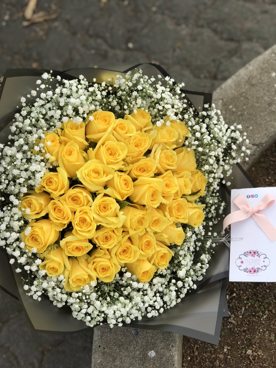 flowerr_crown's tweet photo. 40 stems of roses with gyp (baby’s breath) 

Polokwane place your orders, we will be at #MakhadziOneWomanShow 💃🏿 Biri Marung 

Leaf an impression 🥰 https://t.co/UaqTiqCl7G