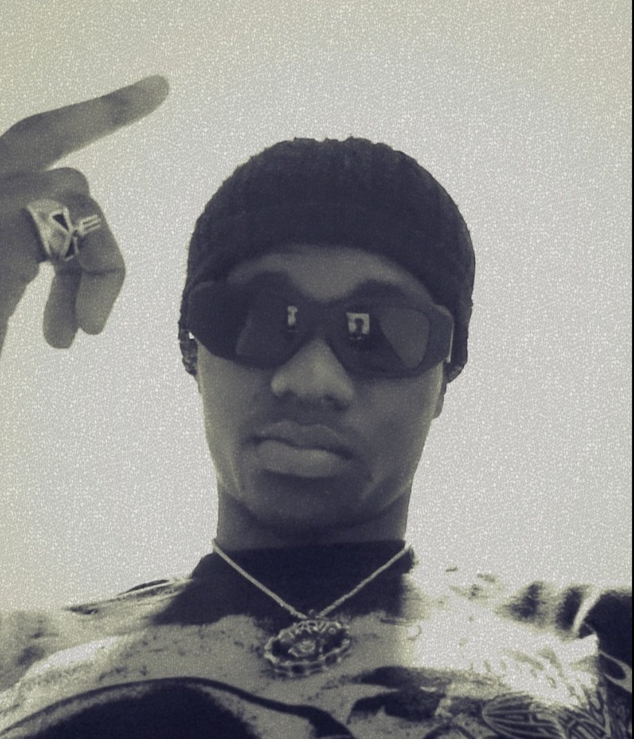 alphasirrah's tweet image. TRACK 1 - &quot;ALL TO ME&quot; 
STREAMING ON ALL PLATFORMS ❤️‍🩹🖤.
tr.ee/qxUEEkVUA8

#WTFIS #ALLTOME #NOSIRRAH #RAP #TRAP #MELODY #MIXTAPE #NEWMUSIC #BALCKMAYO #SADSONG