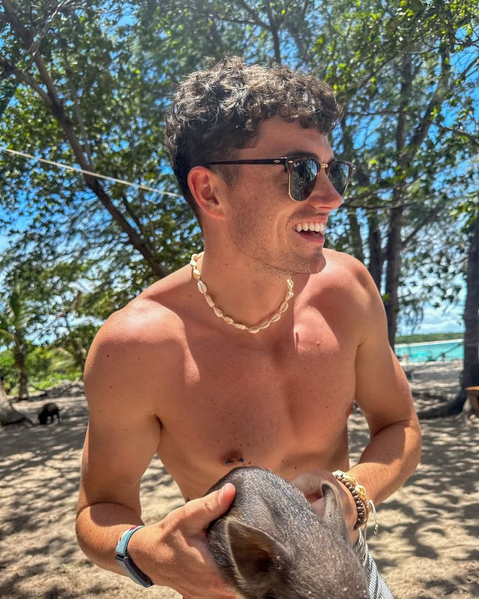 HotRacingDriver's tweet photo. #MaxHart #abs #sixpack #shirtless #sexy #hotracingdriver https://t.co/wWBmpeaKNb