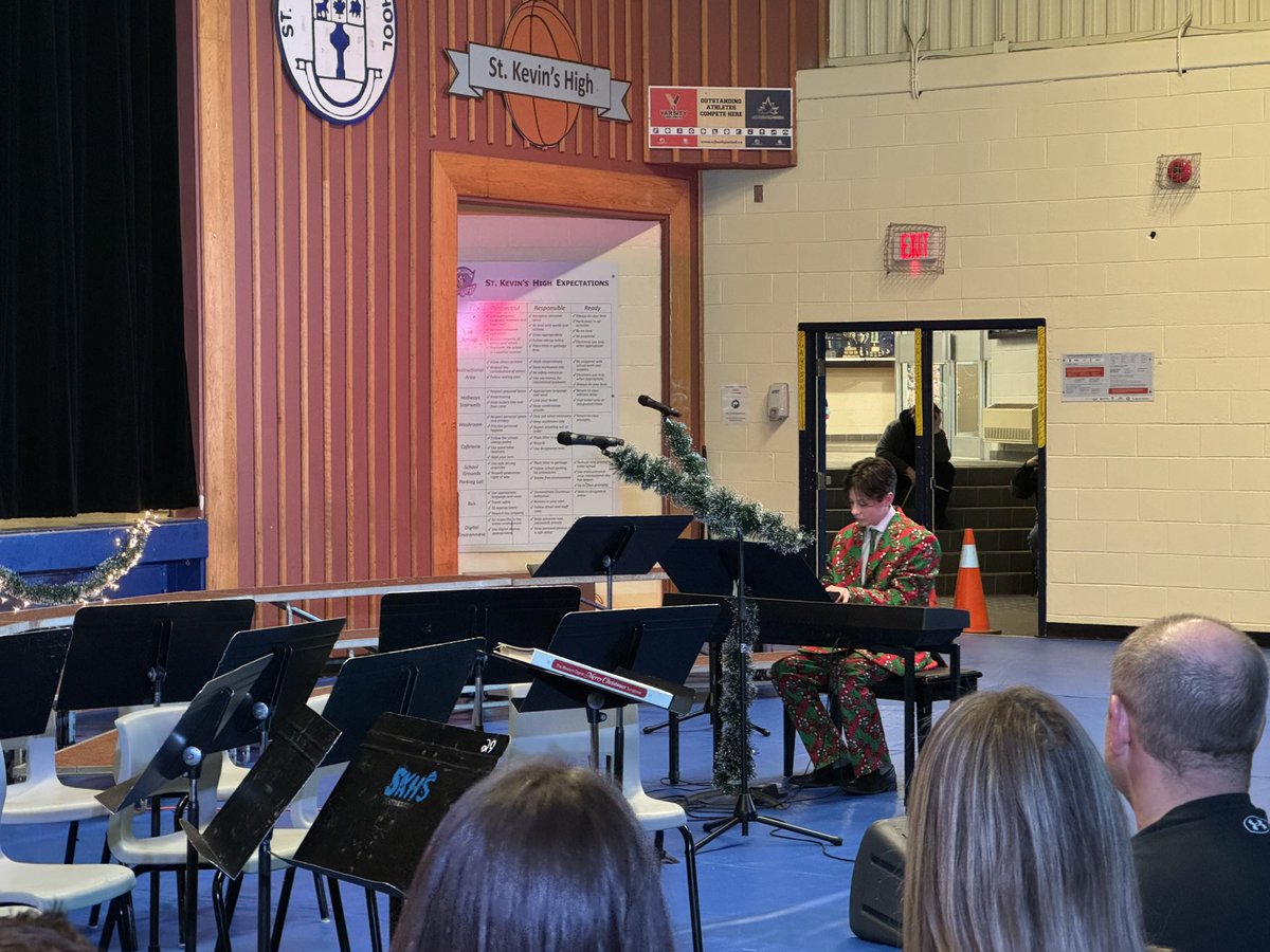skhmavericks's tweet photo. Amazing performances from our SKH Musical Team at last nights Christmas Concert! Also applause for @stkevjr for show casing their talent as well! 🎄🎄@NLSchoolsCA https://t.co/d90QG1G3Le