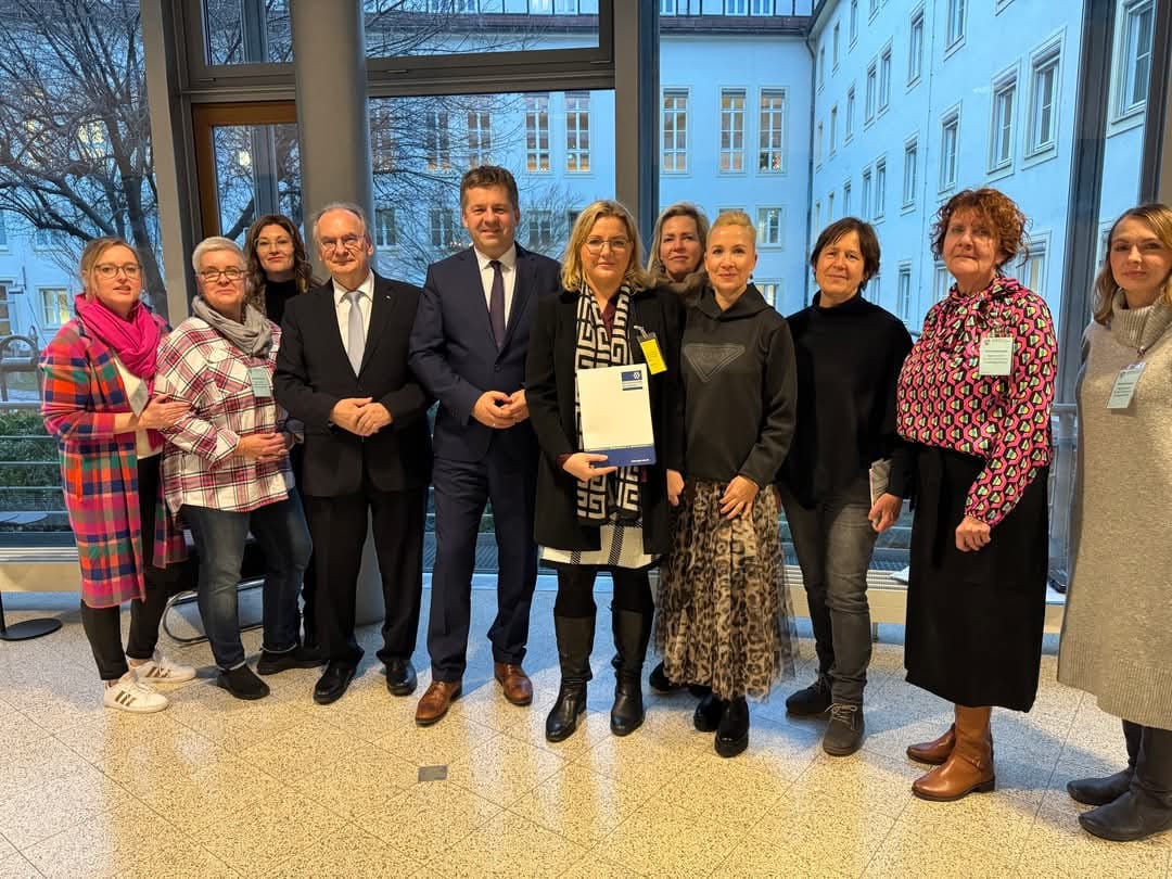Frauennetzwerk Baugewerbe Sachsen-Anhalt in Magdeburg. Programm-Höhepunkte waren der Besuch im Landtag Sachsen-Anhalt mit Teilnahme an einer Plenarsitzung und ein ersönliches Gespräch mit Wirtschaftsminister Sven Schulze (CDU) und Ministerpräsident Dr. Reiner Haseloff.
