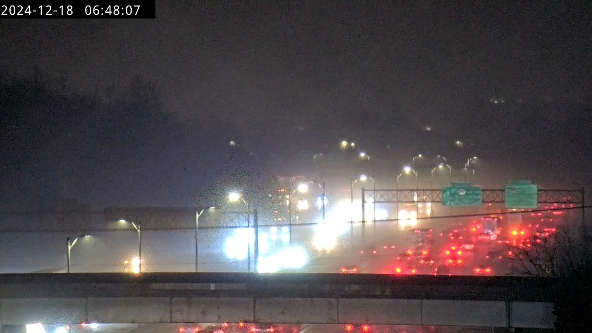 502Traffic's tweet image. Accident I-65SB at the Snyder