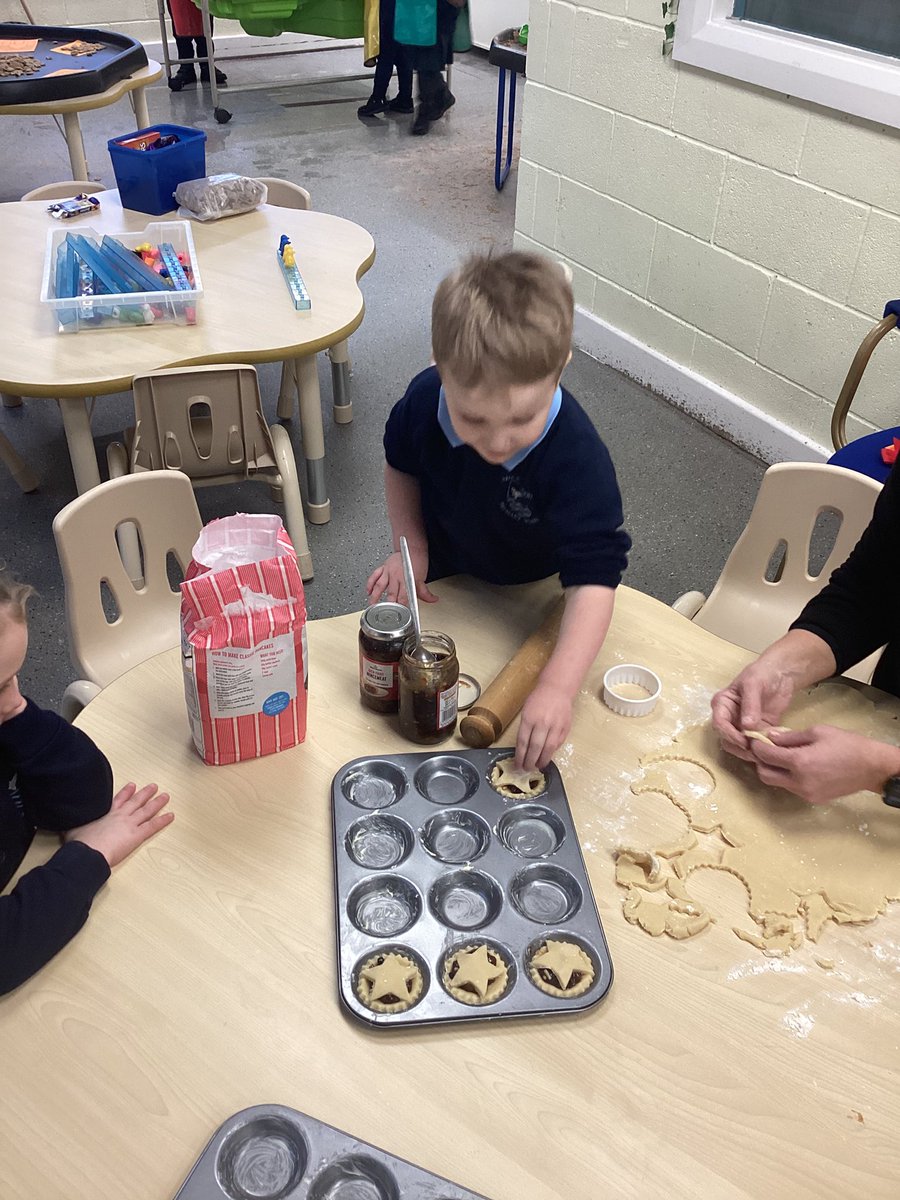 Did you guess right? We made mince pies! We had to be very patient because they were very, very hot when they came out of the oven! #stocktonwooduw #stocktonwoodpd #stocktonwoodead #stocktonwoodcl