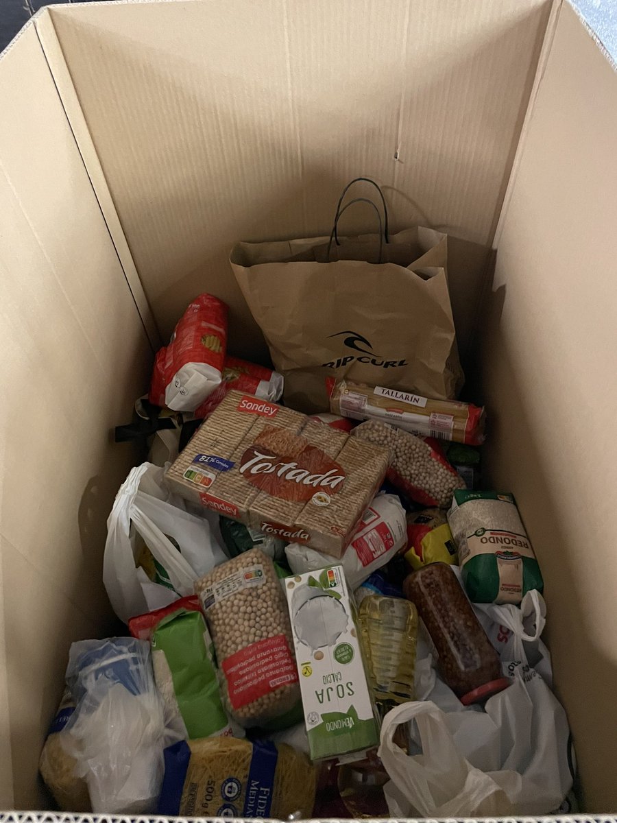 vxalimentos's tweet photo. Buenos días, al final más de 300 kilos conseguidos en el @bilbaogamesconf gracias a la solidaridad de todos. El alimento va destinado a banco de alimentos de Bizkaia. GRACIAS A TODOS ❤️❤️❤️ #solidariovxa #bilbao https://t.co/WjZjabwz2P