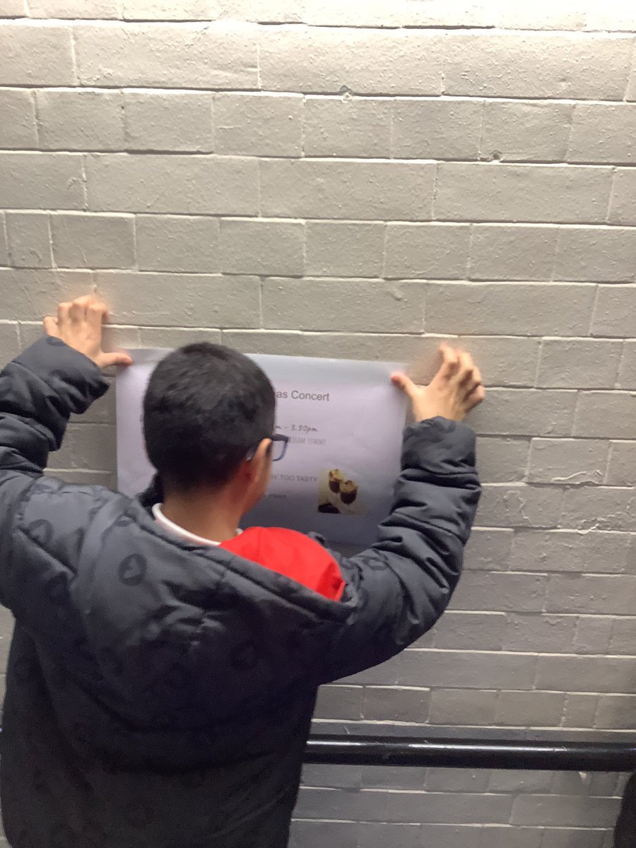 LarkHallPrimary's tweet photo. Year 3 collaborated to create persuasive posters for our Enterprise project to advertise the delicious hot chocolate on sale after our Winter show #lhtower #lhlondon #lhuecl #lhstu #lhblp https://t.co/p6wBaKCtRM