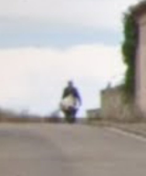 porqueTTarg's tweet photo. “Espeluznante”

Porque en Soria, España, el auto de Google Maps captó a un hombre caminando con un cuerpo desmembrado en una carretilla y ocultándolo luego en el baúl de su auto; el asesino fue detenido y las fotos de Google Maps fueron clave en la investigación. https://t.co/d5ifyXk2bO