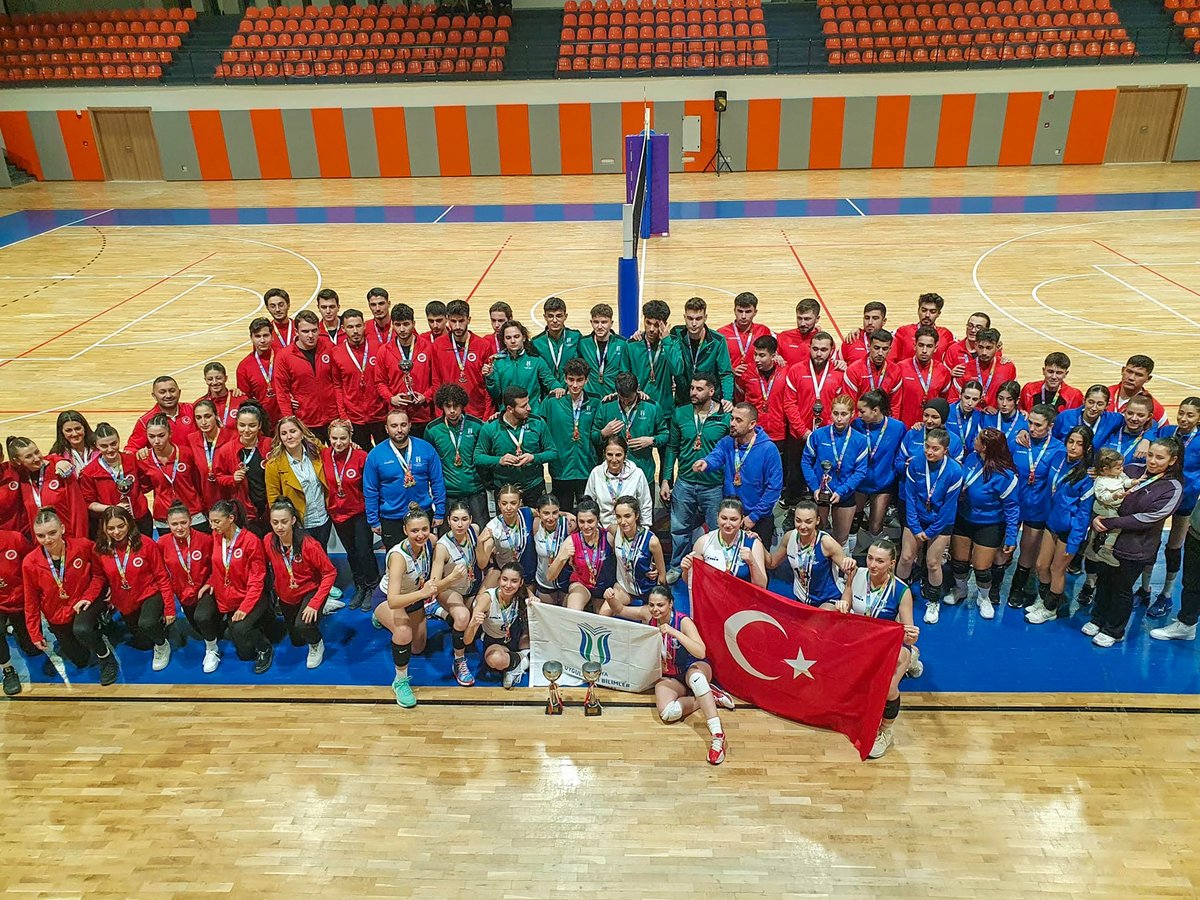 Kadın ve erkek voleybolda şampiyon SUBÜ 🏆

Takımlarımız Kastamonu Üniversitesi ev sahipliğinde düzenlenen Türkiye Üniversitelerarası Voleybol Bölgesel Lig Müsabakaları’nı şampiyon olarak tamamladı.

Tebrikler 👏🏻👏🏻

Detaylar 👇
🔗 haber.subu.edu.tr/tr/node/1839