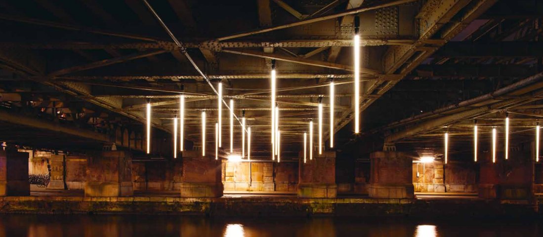 univgroningen's tweet image. Het leven van socioloog Bastiaan Schoof draait om licht 💡 Hij geeft les over theaterbelichting, is artistiek directeur van een lichtfestival en tovert duistere tunnels om tot vrolijke plekken.
Lees zijn verhaal in de wintereditie van Broerstraat 5 👇
rug.nl/alumni/magazin…