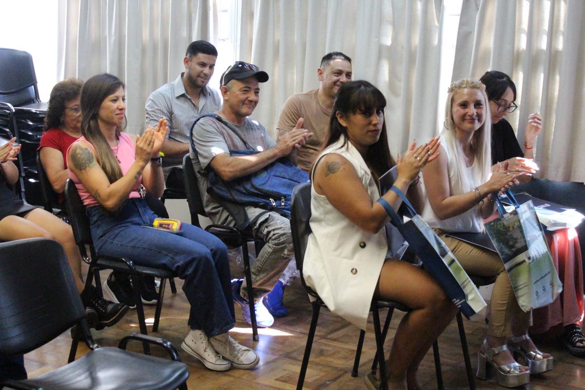El lunes estuve en la entrega de títulos a las primeras graduadas de la Diplomatura en Finanzas Públicas y Procedimiento Tributario que dirijo en la Universidad Nacional de Moreno. Felicitaciones a las graduadas por el compromiso y esfuerzo y a la Universidad por la organización.