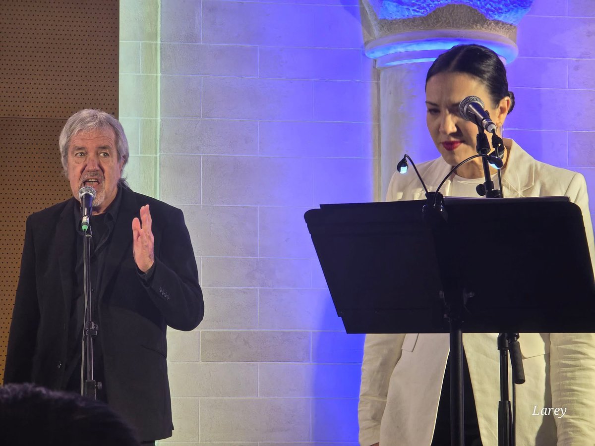 fuensantalopez_'s tweet photo. Fantástico cierre de temporada con el Recital “Plens de Sol”, un homenaje a los 100 años del nacimiento de Vicent Andrés Estellés, en la Cripta de la Reparación de Tortosa, con motivo de! 30 Aniversario de la Fundació Duran&Martí. 
@ArturoGaya @tortosacultura @AnyEstelles 

📷 María Pilar Rey