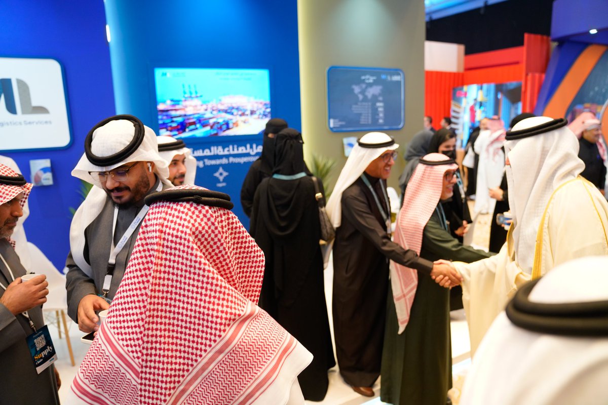 modayfer's tweet photo. تشرفنا بزيارة وزير النقل والخدمات اللوجستية المهندس صالح الجاسر ووزير الصناعة والثروة المعدنية أ/بندر الخريف ونائب وزير النقل رئيس الهيئة العامة للنقل د/رميح الرميح لجناح #المديفر MML في #مؤتمر_سلاسل_الإمداد_والخدمات_اللوجستية .

سعديين بإشادة وزير النقل لعراقة الشركة في المجال اللوجستي ، بحضور عضو مجلس الادارة أ/ ابراهيم المديفر و الرئيس التنفيذي أ/ احمد المديفر والمدير التفيذي أ/نشمي الحربي. 

#استدامة_لوجستية