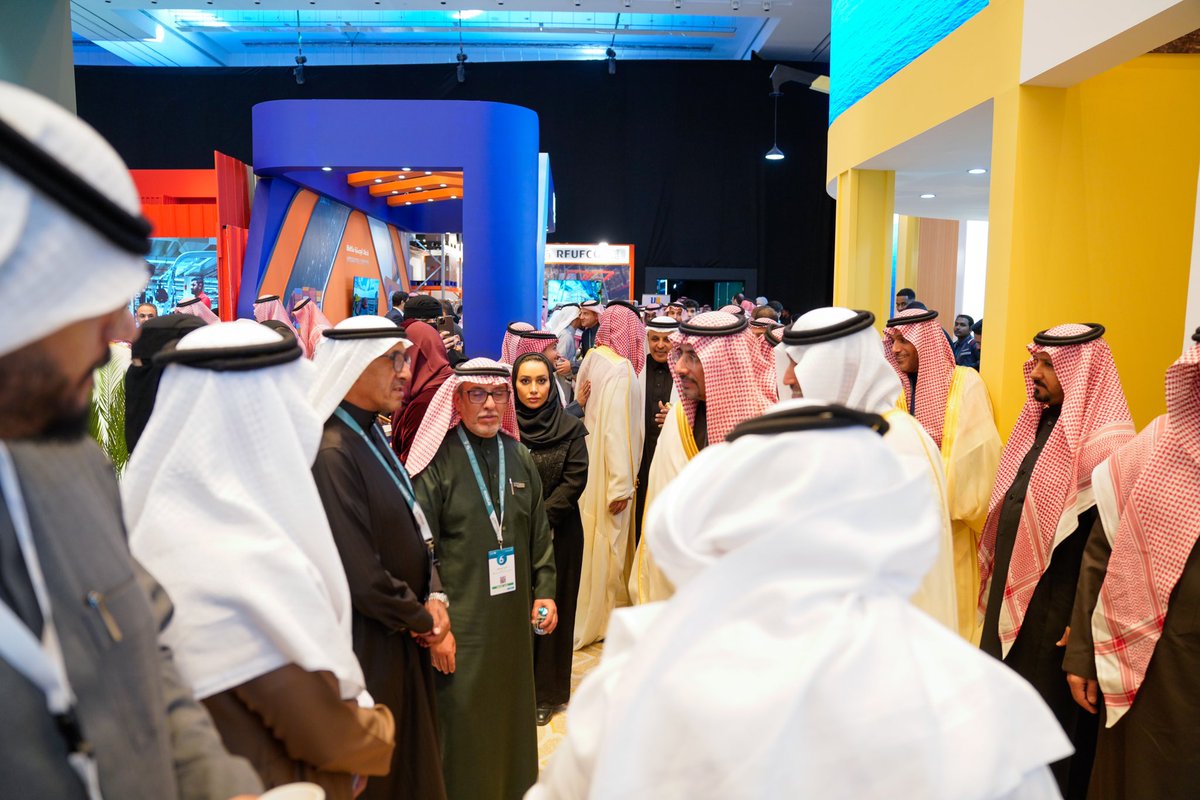 modayfer's tweet photo. تشرفنا بزيارة وزير النقل والخدمات اللوجستية المهندس صالح الجاسر ووزير الصناعة والثروة المعدنية أ/بندر الخريف ونائب وزير النقل رئيس الهيئة العامة للنقل د/رميح الرميح لجناح #المديفر MML في #مؤتمر_سلاسل_الإمداد_والخدمات_اللوجستية .

سعديين بإشادة وزير النقل لعراقة الشركة في المجال اللوجستي ، بحضور عضو مجلس الادارة أ/ ابراهيم المديفر و الرئيس التنفيذي أ/ احمد المديفر والمدير التفيذي أ/نشمي الحربي. 

#استدامة_لوجستية