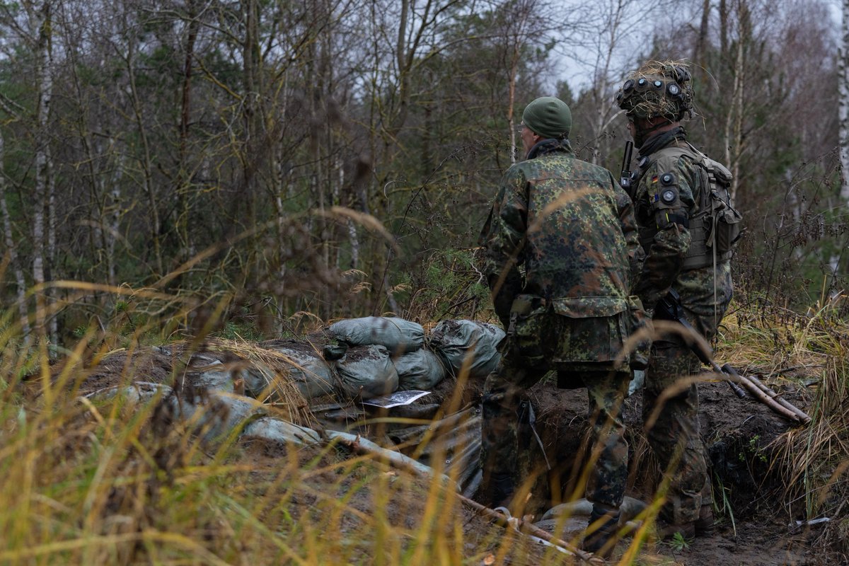 JochenDeuer's tweet photo. Effektives Training im Gefechtsübungszentrum: Die Soldatinnen und Soldaten zeigten hohe Professionalität und Einsatzbereitschaft. Eine wichtige Übung für unsere Verteidigungsfähigkeit. #BwLogistik https://t.co/I3z5mEbq5Z