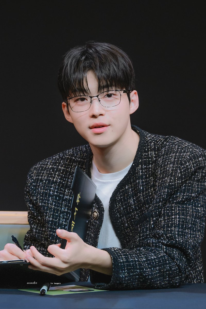 winter981202's tweet photo. 241215 #김강민 #KIMKANGMIN https://t.co/VPJE6E2UUG