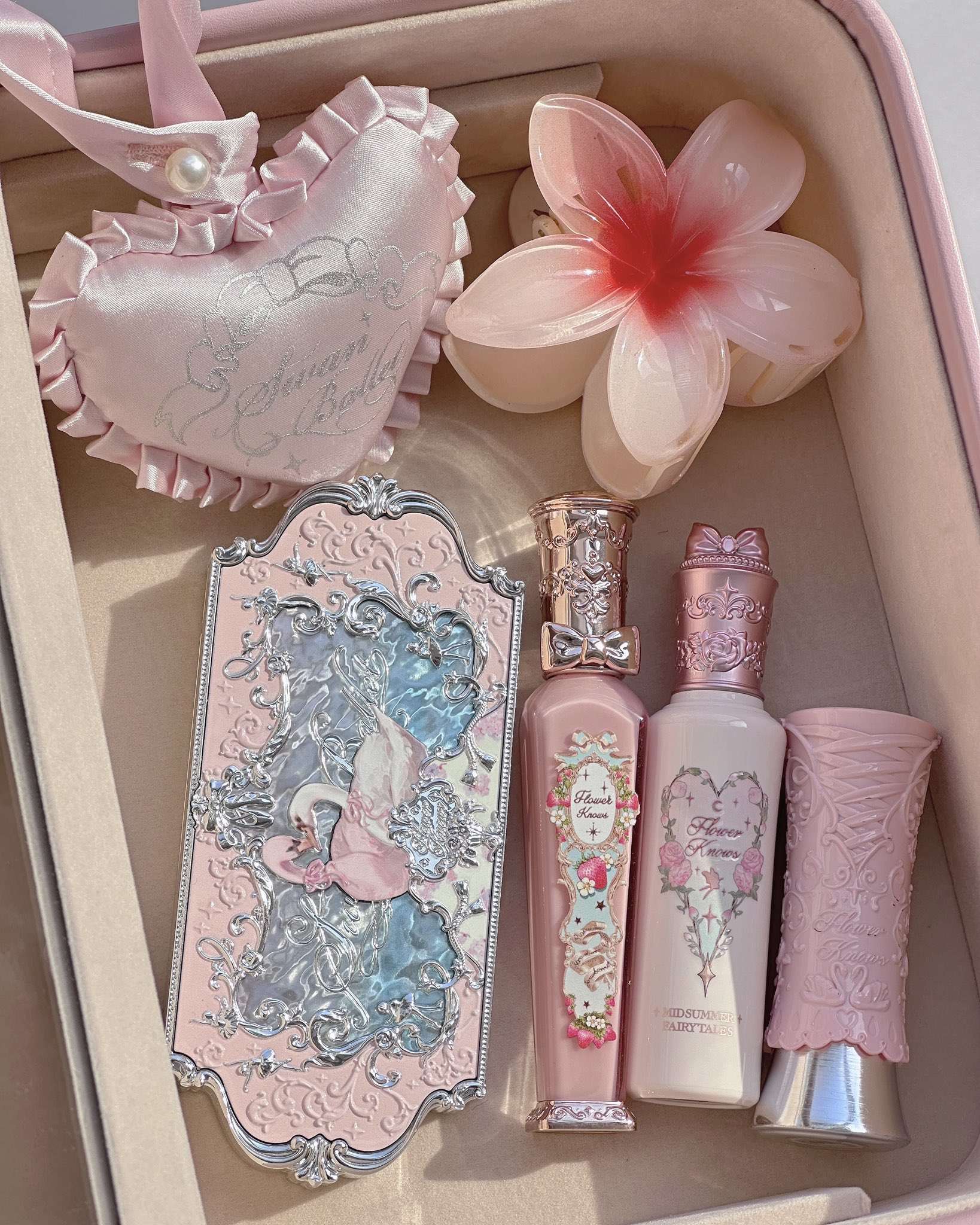 【ボックス付き】　フラワーノーズ スワンバレエ コスメ まとめ売り Qoo10] FLOWER KNOWS 【日本人スタッフ】スワンバレエ コスメセ