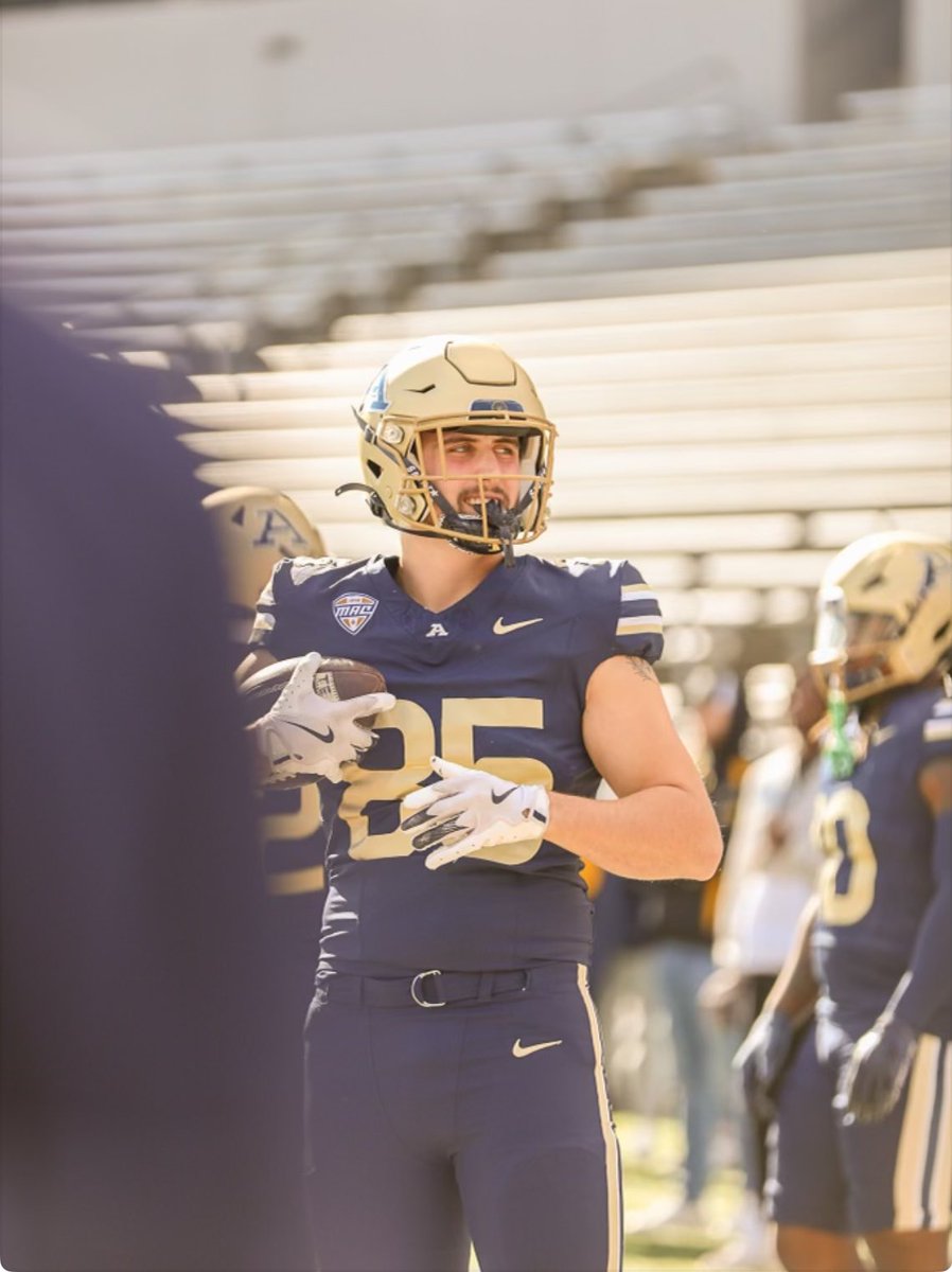 CravaackJohn's tweet photo. Love watching you play. 13 receptions for 147 yards -great redshirt Freshman year @ConnerCravaack https://t.co/YCZMLITezV