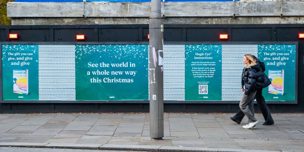vintagebooks's tweet photo. We've teamed up with Magic Eye® to create a festive homage to one of our favourite moments from #Tomorrowx3.
Meet your loved ones and see if you can spot the hidden message! (Found opposite the Old Vic Theatre until December 30)
Find out more: https://t.co/y30n6L44ur https://t.co/jDSw0lKgWe