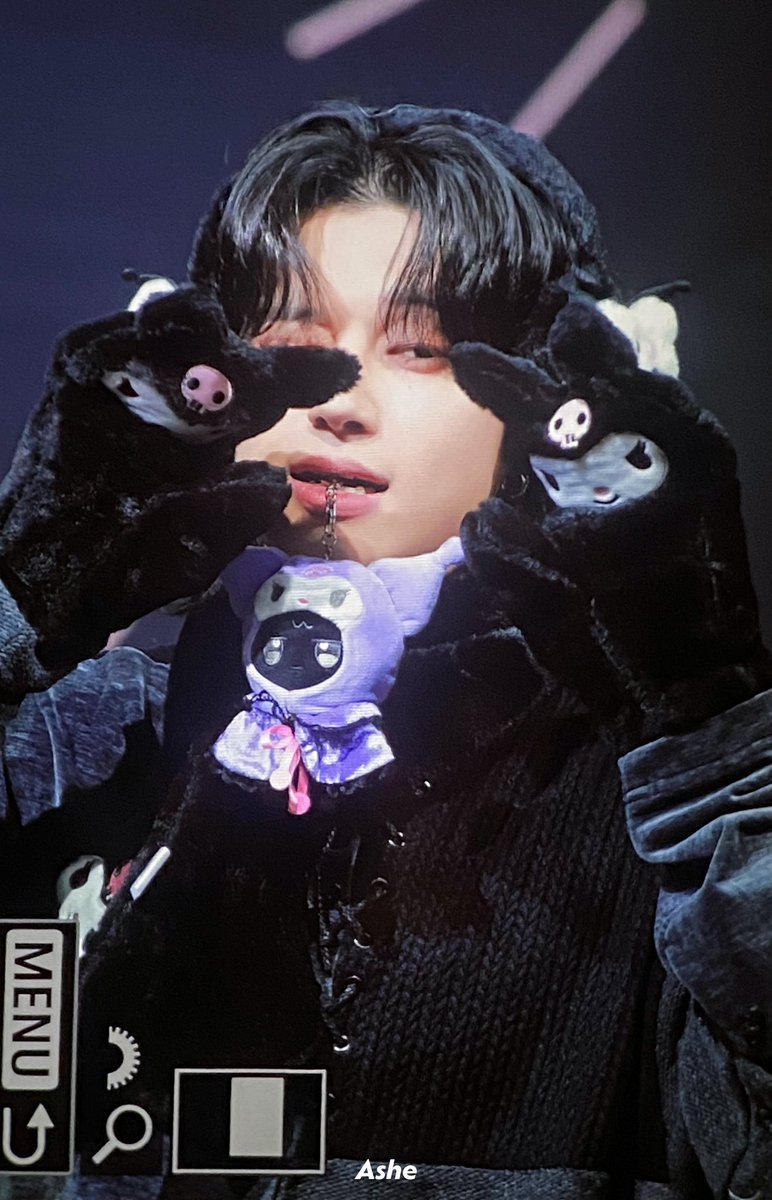 241218 점프업이엔티

쿠로미 영이랑 쿠로미 우요냥🖤

#에이티즈 #우영 #ATEEZ #WOOYOUNG