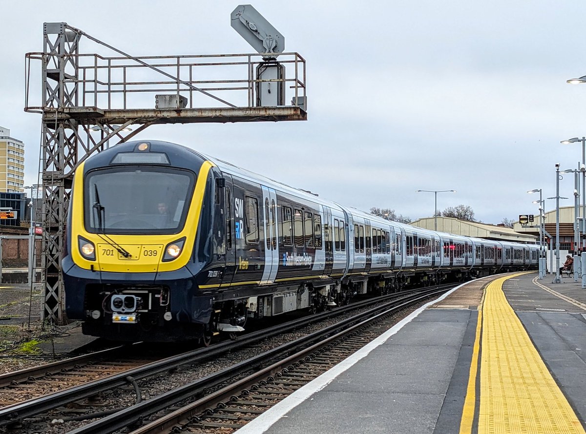 DownOnTheStour's tweet image. Year In Review 2024: February ✨

I ticked off Aberystwyth &amp;amp; the HOWL as well as riding the long awaited Class 701s and the 730 debut in WM 👏

But it also saw the end of Hope with 507002 meeting its demise 🥺

#yearinreview #class701 #PEP #heartofwales #class40 #class507 #dogbox