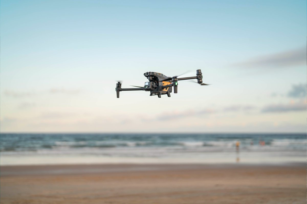 DJIEnterprise's tweet photo. Enhancing Water Rescues with Drone Technology

From early reconnaissance to life-saving interventions, drone technologies enhance efficiency and safety at every stage. Discover how drones are transforming rescue operations in our latest article! Read Now👉 https://t.co/wKtxQy1U5u https://t.co/9VpB9CwvuB