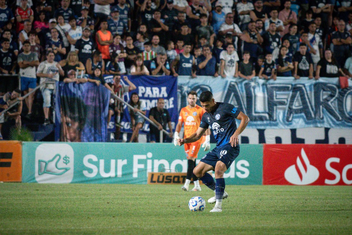 IvanEmilio95's tweet photo. El último del año ⚽️ gracias por otra noche mágica pueblo leproso 🔵
Objetivo cumplido ✅ https://t.co/NaMTFMpMCq