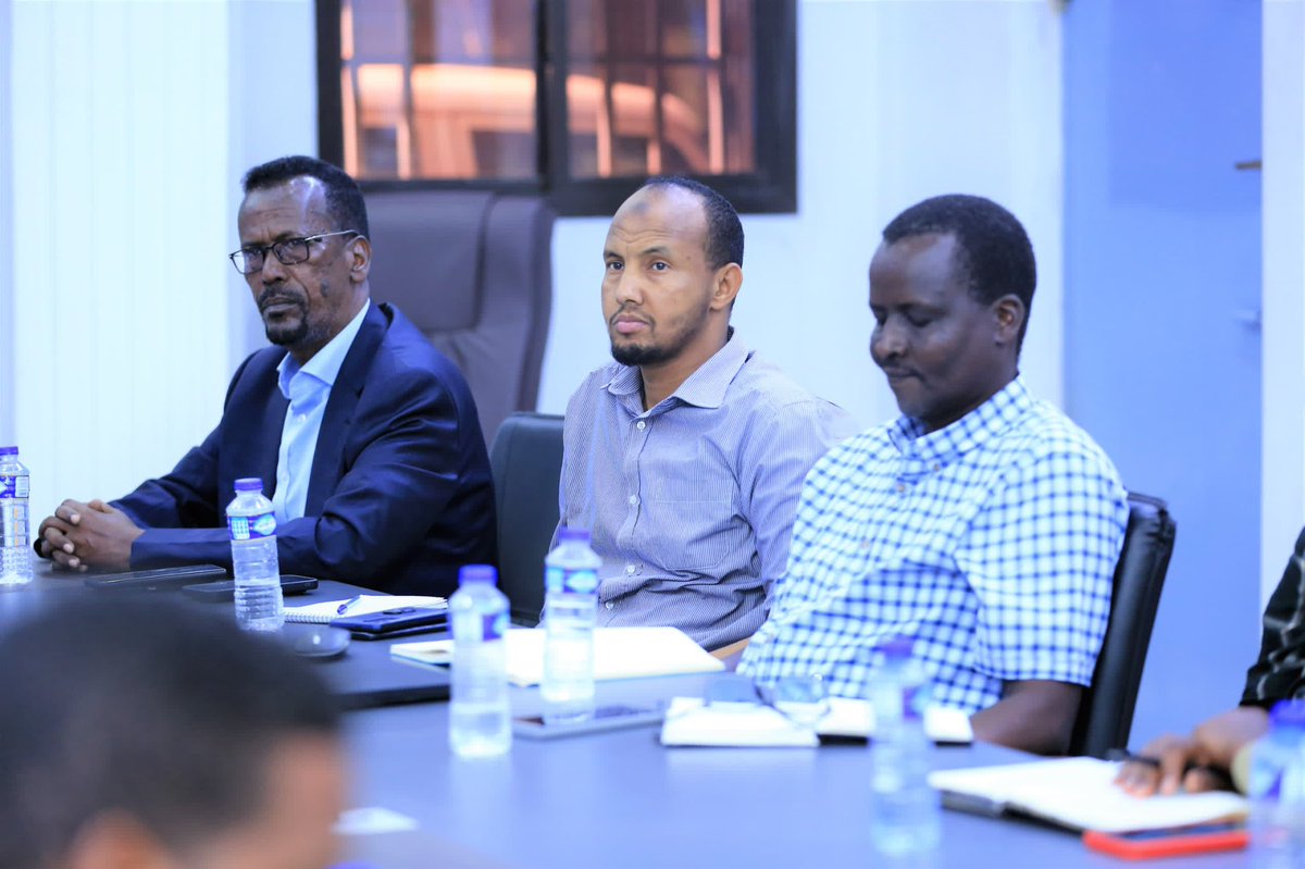 Minister Abdinasir Abdi Arush (@nasirarush) on Twitter photo Today in #Baidoa, the Ministry of Humanitarian Affairs & Disaster Management SWS, presented one day Training on *Fraud Preventionโ with humanitarian agencies operating in Southwest State.
With generous support from <a href="/OxfamSomali/">Oxfam Somali</a> the session focused on fraud prevention alongside a Today in #Baidoa, the Ministry of Humanitarian Affairs & Disaster Management SWS, presented one day Training on *Fraud Preventionโ with humanitarian agencies operating in Southwest State.
With generous support from <a href="/OxfamSomali/">Oxfam Somali</a> the session focused on fraud prevention alongside a