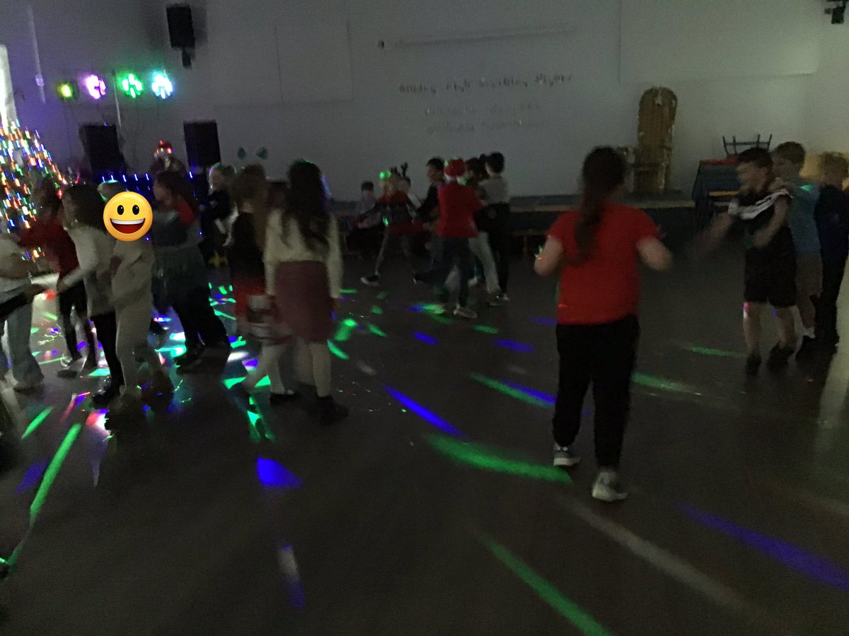 HilderthorpeSch's tweet photo. #hildyear4 had lots of fun at the Christmas disco #hildvalues #hildchristmas #hildcelebration https://t.co/jbyEl33ZYG