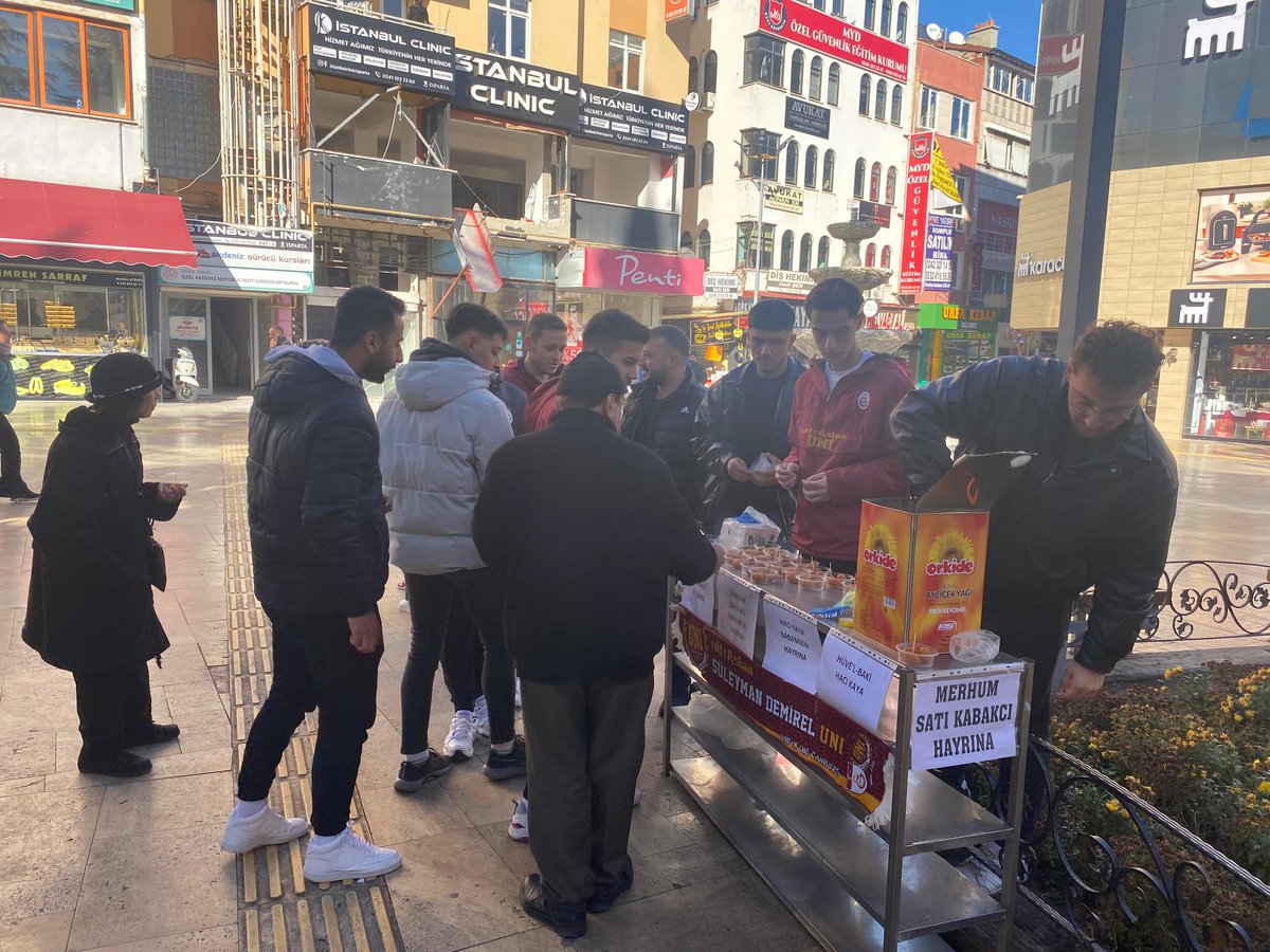 uAUNISDU's tweet photo. Grubumuzun Eski Başkan Yardımcısı Furkan Kaya'nın ve Sevilen isimlerinden Furkan Kabakçı'nın kıymetli Babası'nın ve Dedesi'nin vefatının sene-i devriyesinde merhumlar hayırlarına lokma dağıttık. Babamıza ve Dedemize Allah’tan rahmet ailesine ve sevenlerine başsağlığı dileriz. https://t.co/6d9V3gjtm8