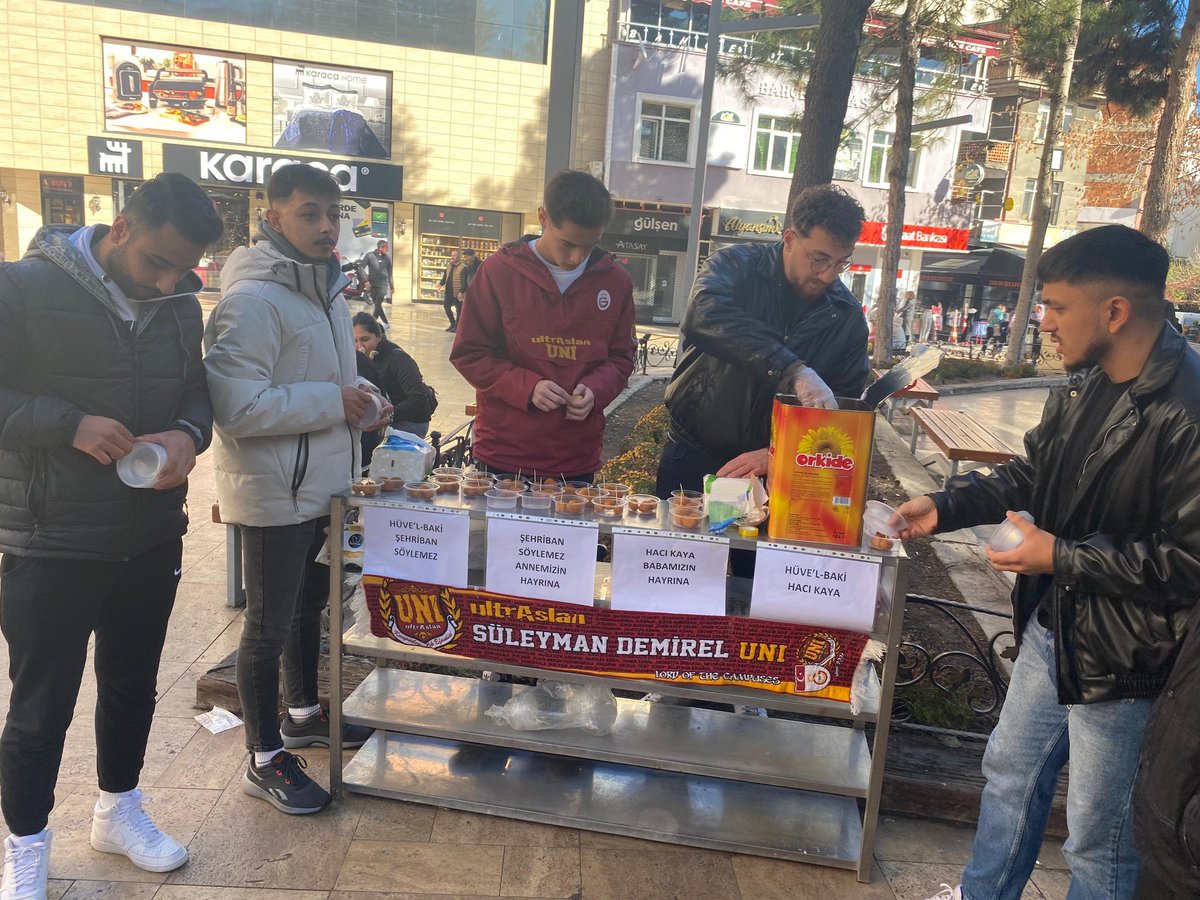 uAUNISDU's tweet photo. Grubumuzun Eski Başkan Yardımcısı Furkan Kaya'nın ve Sevilen isimlerinden Furkan Kabakçı'nın kıymetli Babası'nın ve Dedesi'nin vefatının sene-i devriyesinde merhumlar hayırlarına lokma dağıttık. Babamıza ve Dedemize Allah’tan rahmet ailesine ve sevenlerine başsağlığı dileriz. https://t.co/6d9V3gjtm8