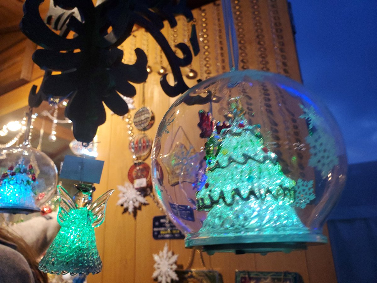 _morun's tweet image. 神宮外苑のクリスマスマーケットきた〜🎄✨
可愛かったぁ〜😊🫶