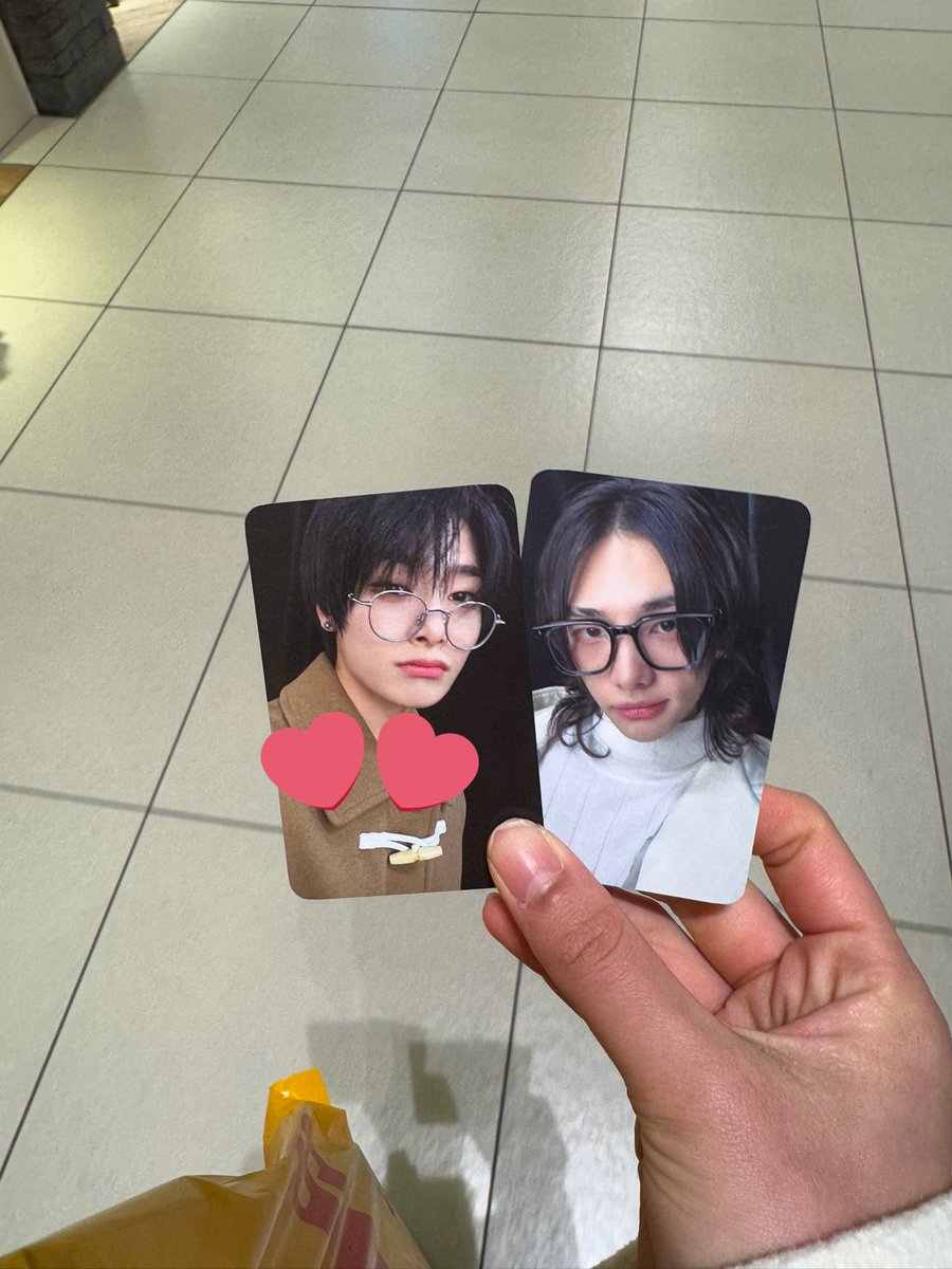 _dahymo98_'s tweet photo. @thvxsui07 コメント失礼します。
ヒョンジン所持しているのですがリノと交換可能でしょうか？ https://t.co/zhL6gDSMKd