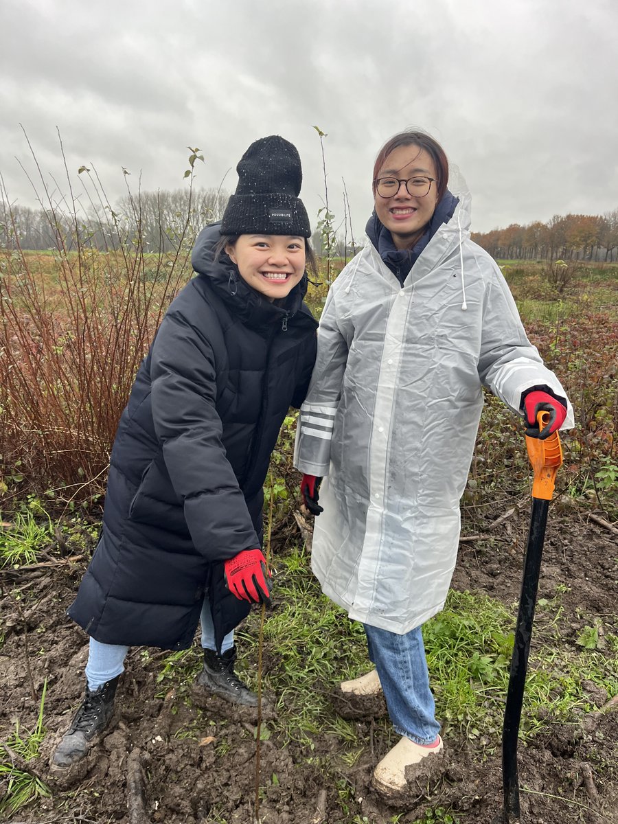 LIFETerraEurope's tweet photo. Muddy planting with ABN Amro at the Mariënwaerdt estate

Together we planted 300 trees. The challenging conditions brought out the best in everyone. Nobody went home clean, but they did go home happy 💚

Thank you for the great energy &amp; Land Life Company for the client relation. https://t.co/pqWEXaVP4q