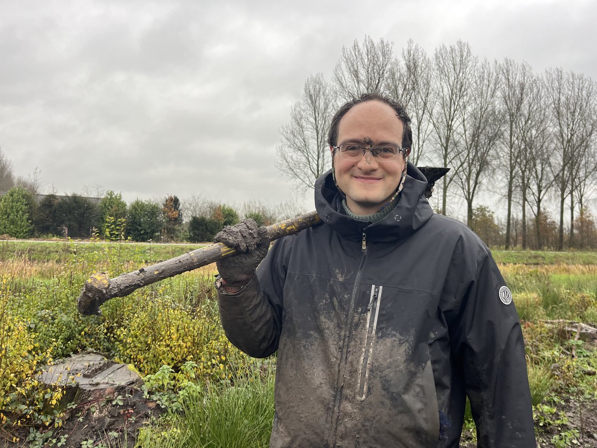 Muddy planting with ABN Amro at the Mariënwaerdt estate

Together we planted 300 trees. The challenging conditions brought out the best in everyone. Nobody went home clean, but they did go home happy 💚

Thank you for the great energy &amp; Land Life Company for the client relation.
