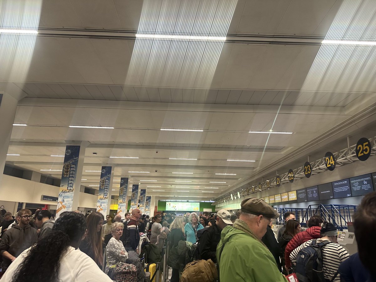 Richard Hayden (@richard71374641) on Twitter photo Total and utter CHAOS with ā¦<a href="/AerLingus/">Aer Lingus</a>ā© this morning at Manchester airport. People standing for 2 hours and ONE check in open Total and utter CHAOS with ā¦<a href="/AerLingus/">Aer Lingus</a>ā© this morning at Manchester airport. People standing for 2 hours and ONE check in open