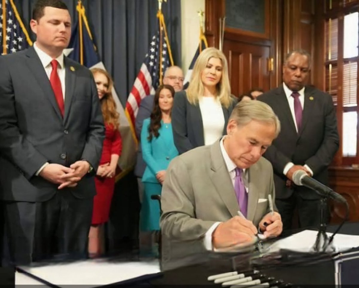 GSGB01's tweet photo. 🚨BREAKING: Texas has passed a bill banning Islamic sharia law and anything that contradicts Americans values.

Should we do the same? https://t.co/wMV8QH1z0L