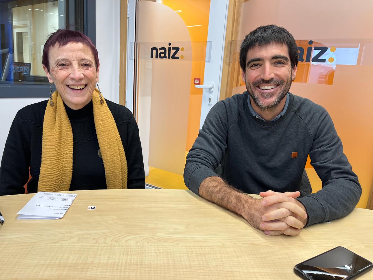 NAIZirratia's tweet photo. Herriari esker hasi da «zauria ixten». 

Anaia Mikel hil zuteneko 50. urteurrenean gurera ekarri du familiak jasandako minaren kontakizuna Itziar Salegik. Berarekin batera, '1974 Mikel Salegi. Oroitzapenetik memoriara' liburua idatzi duen @JavierBuces . 

https://t.co/NGlx8syccH https://t.co/63STbOM6wG