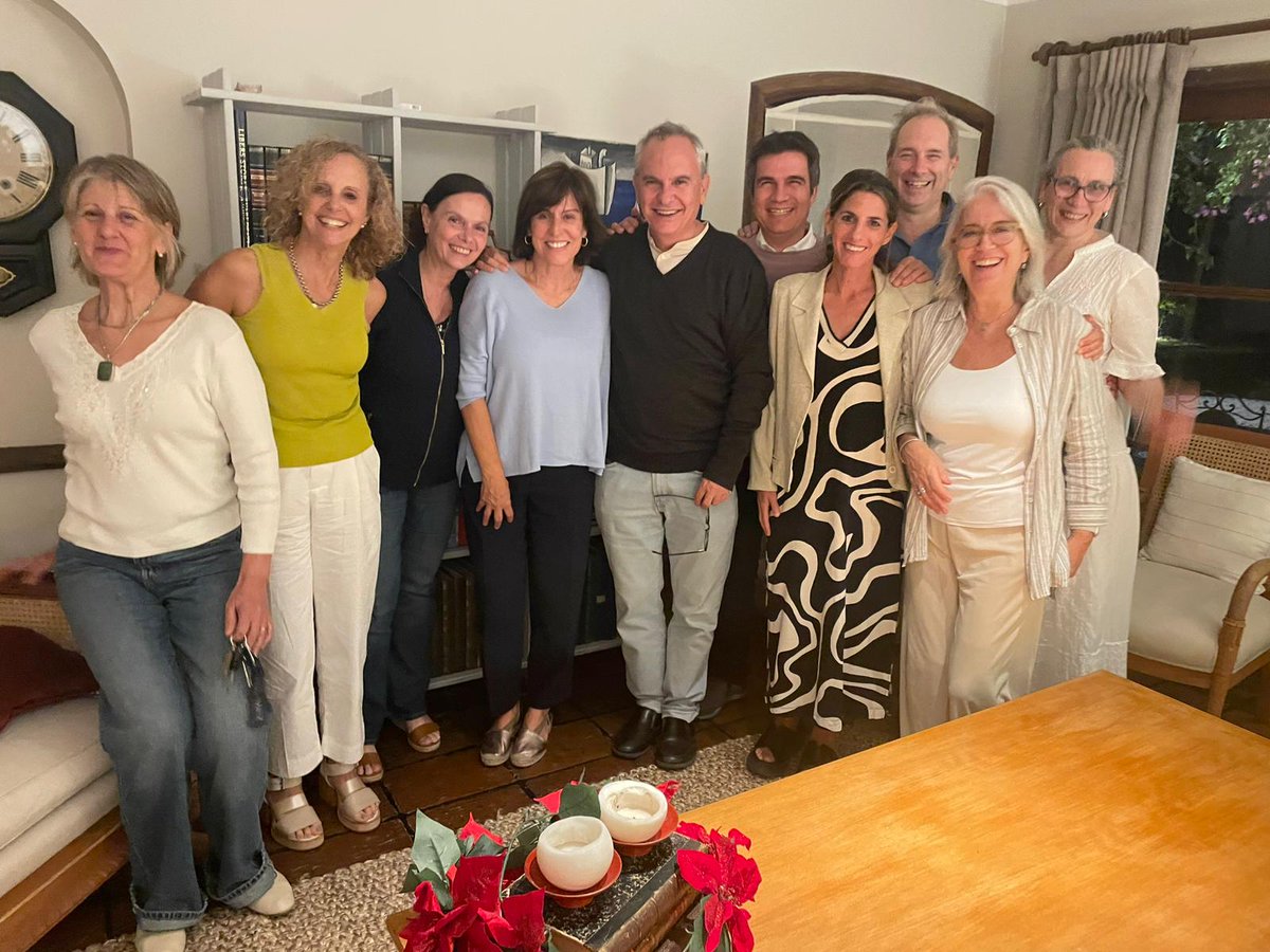 pablo_dors's tweet photo. Con la responsable de Amigos del Desierto de Montevideo.

Y en una cena de recibimiento con el primer seminario de silencio de Amigos del Desierto de Uruguay.

¡Gracias por el recibimiento! https://t.co/gfOQOQnQzF