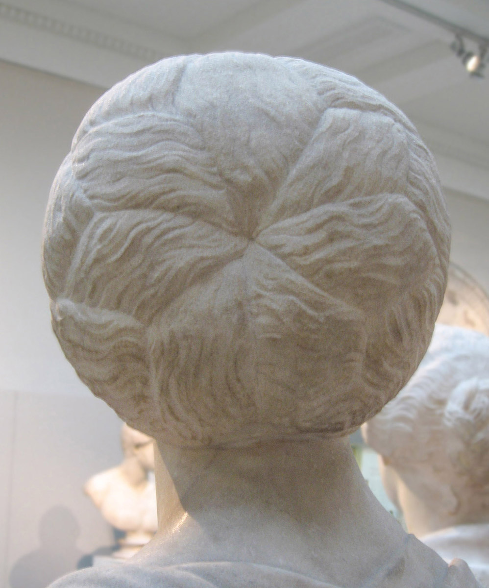 PaulaLock5's tweet photo. Which came first, the hairdo or the bread? 
Carbonised loaf from #Pompeii. Hairdo, Imperial family, #BritishMuseum.

#ChristmasQuiz #PanisQuadratus #Roman #Archaeology
📷 Me https://t.co/sl7zb9cH5C