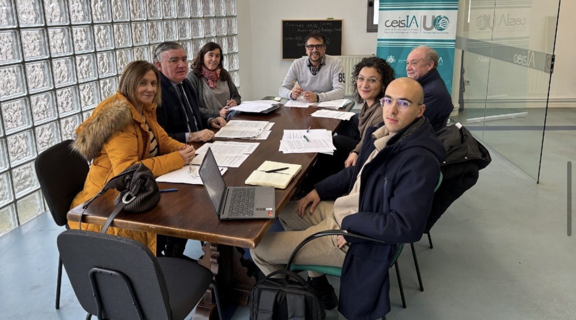 El grupo de trabajo del CEISIA y el Ayuntamiento de Siero ya han comenzado a explorar vías de mejora de los procedimientos administrativos de concesión de licencias de obra a través de herramientas de IA 👇🏼