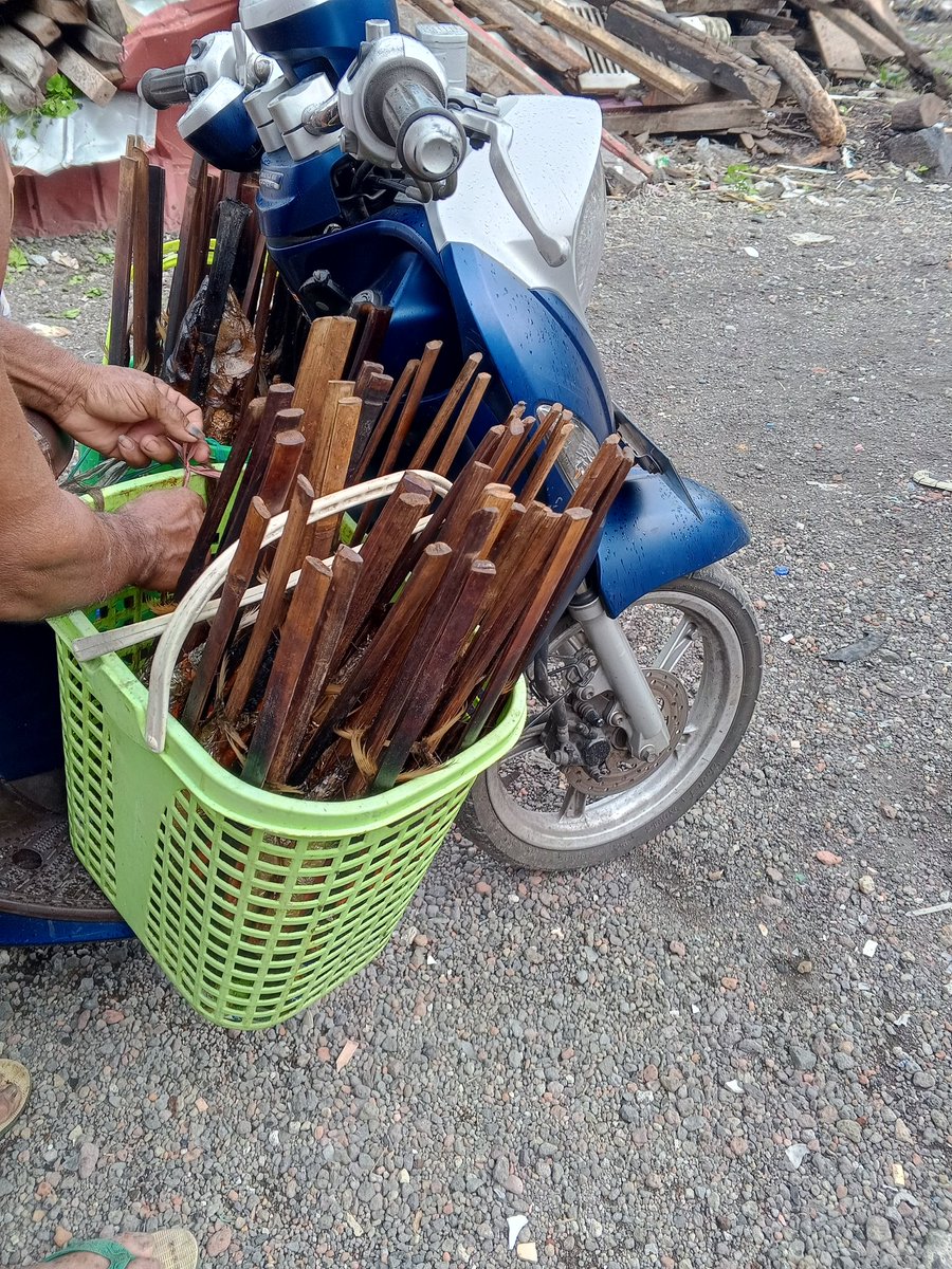 Sinhardjun's tweet photo. Senin (09-12-2024) @Sinhardjun
Luhkan Kota Ternate mendata  hasil olahan ikan asap ibu Jaitun Hasm Kel. Kayu Merah Kec.  Ternate Selatan, ikan asapl  60 Kg size 0.3 kg harga jual 25.000/0.3 kg #GiatLuhkanSatminkalAmbon #puslatluh #produksi #Ternate https://t.co/Z4ivGRQImp