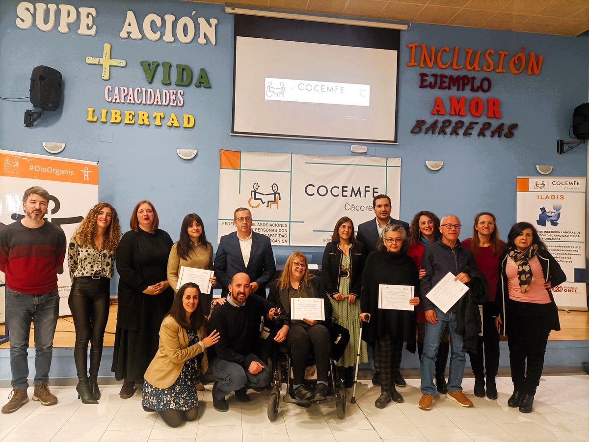 Finalizamos la edición anual del proyecto ILADIS con la entrega de diplomas a los participantes del curso formativo incluido en el mismo, en el cual, contamos con la asistencia de personalidades de distintos organismos públicos y empresas colaboradoras.
cocemfecaceres.org/?q=node/408