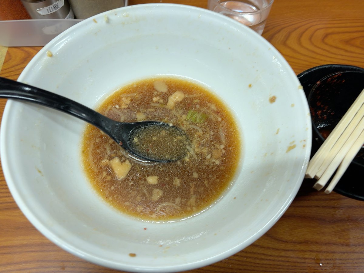 12/18
ラーメン二郎 亀戸店
女性の方麺揚げ
大麺硬豚2追ﾀﾏｷﾑ生卵 ﾆﾝﾆｸｱﾌﾞﾗｶﾗﾒ
思い立って来訪、滑り込みセーフでした！
豚のQualityとsizeは過去一かも！
カエシがビシッと決まったスープに
麺とｱﾌﾞﾗｻﾗﾀﾞが合います！
ちょうどいい麺量と塩梅でした！嬉し
ごちそうさまでした！